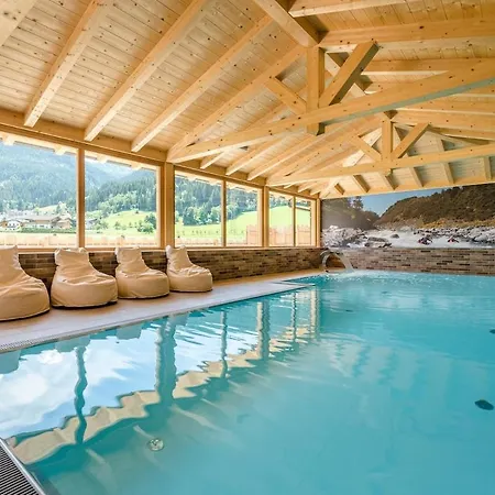 Almpool * Flachau